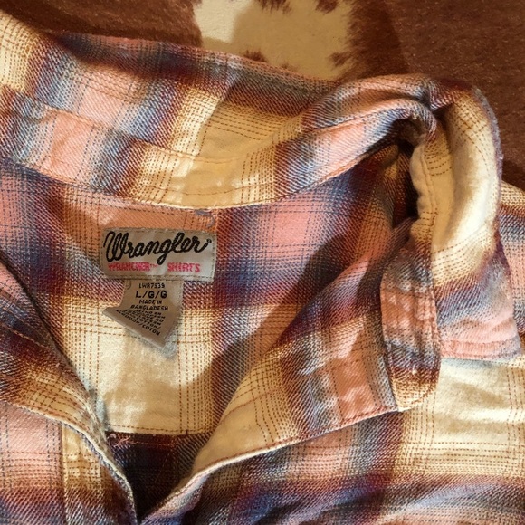 Women's Wrangler Wrancher Flannel 
size large - Picture 2 of 3